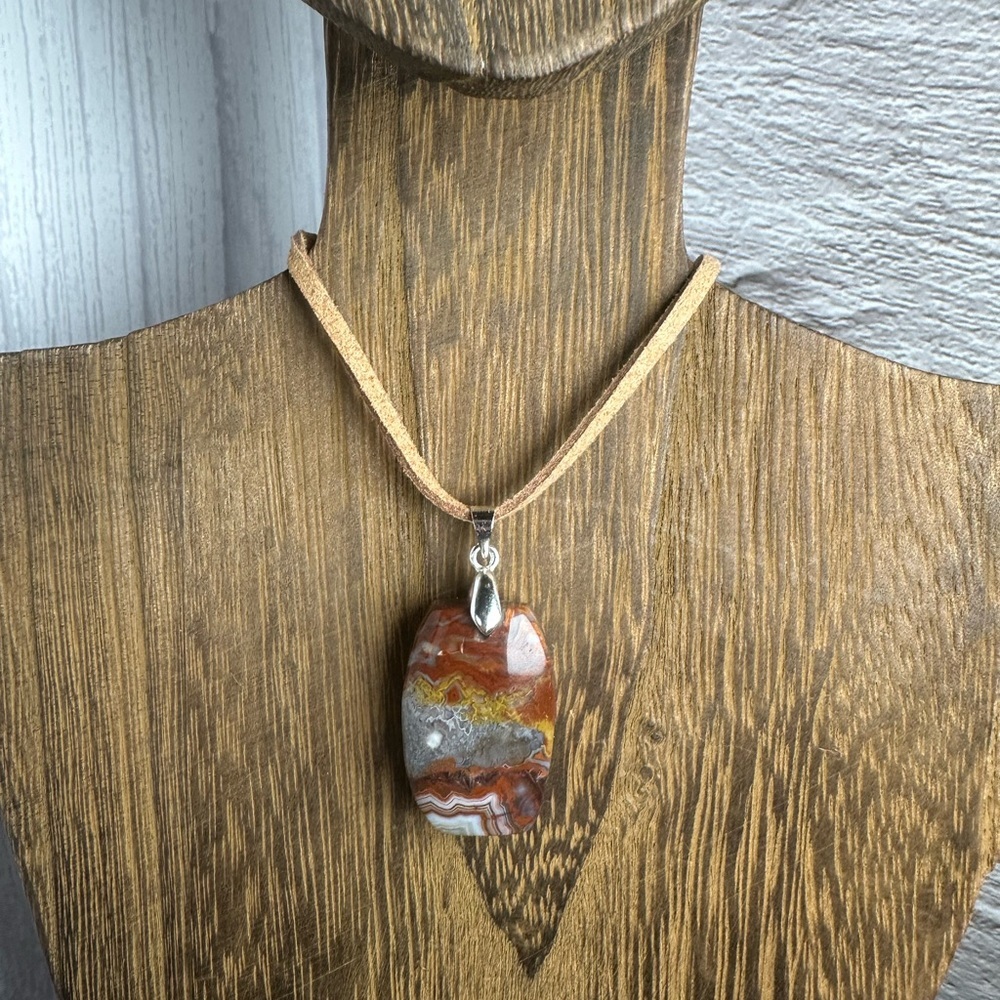 Mexican Crazy Lace Agate Pendant Necklace on Tan Faux Suede - Picture 3 of 9